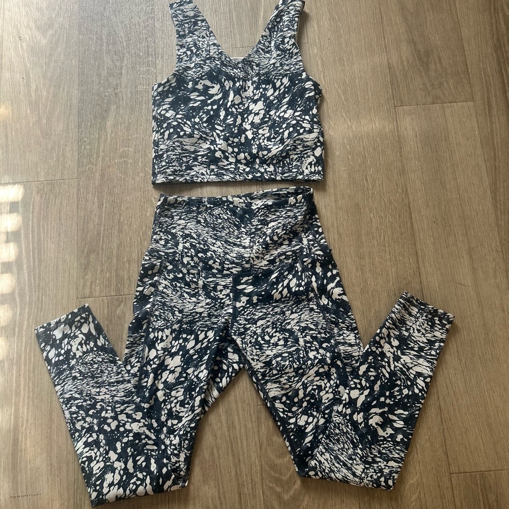 Move Theology Stylish Blue/gray and White Women's Activewear Set Small